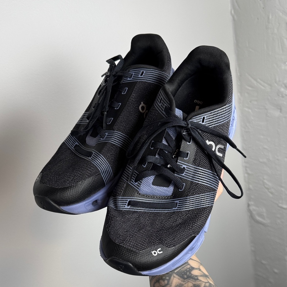 On Cloud Sky Running Shoes Size 7 Men’s Black/Midnight Blue